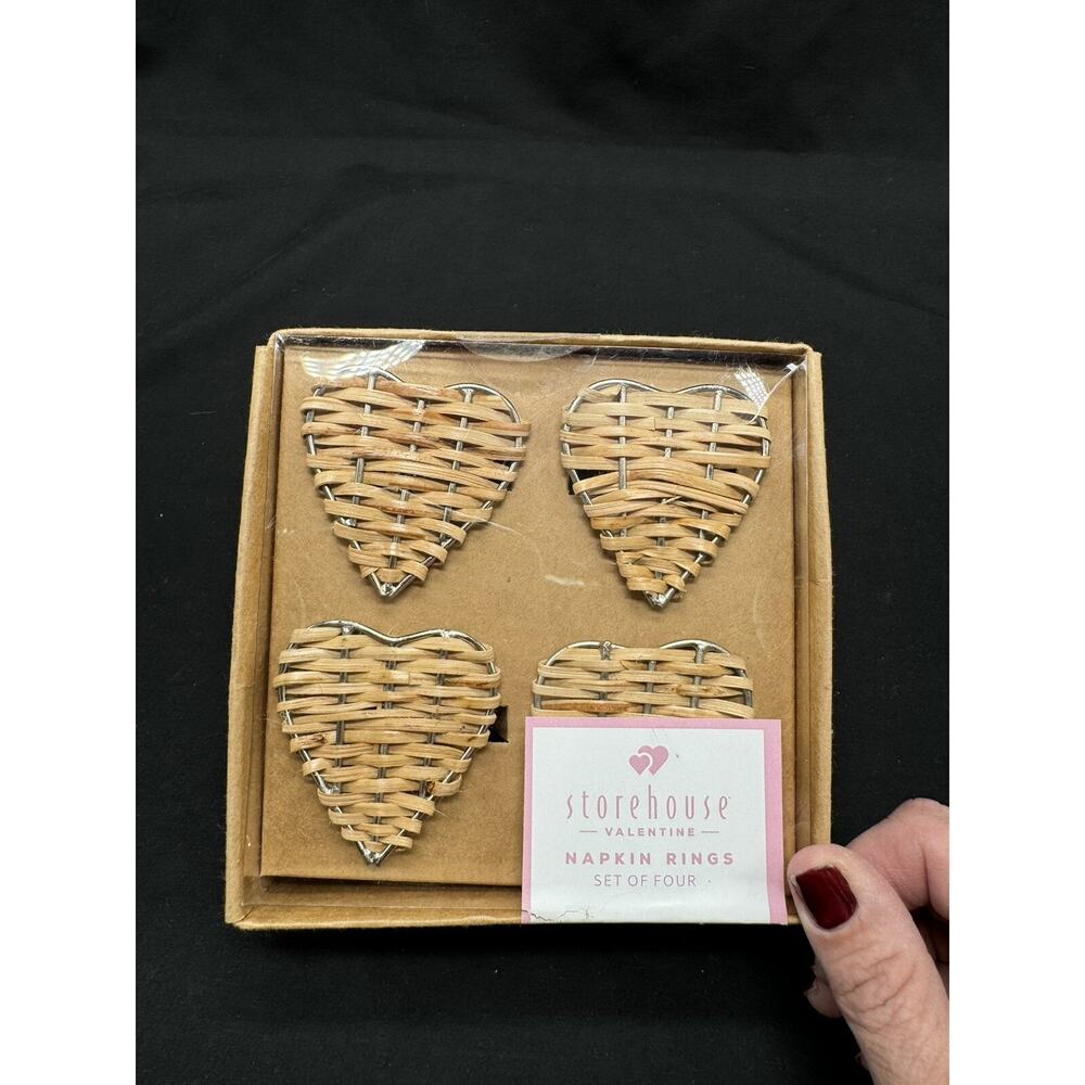 Heart shaped Napkin Rings Whicker woven set of 4 storehouse Valentine NIP